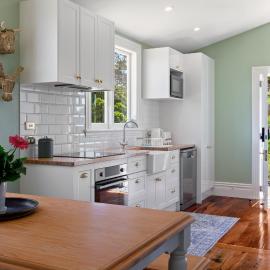 The School Teachers House Historic Cottage, hotel in Waiuku