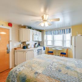Bay & Bridge Views! Walkable Ocean City Condo, Hotel in Ocean City