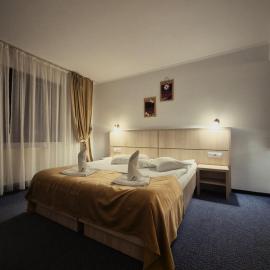 Hotel Claris, hotel u gradu 'Văliug'
