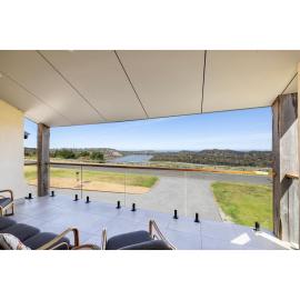 Crater View Boutique Eco Apartment, Hotel in Koroit