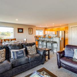 Beach Access & Community Perks! Westport Hideaway, hotel di Westport