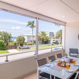 Living the dream, 7a Sandy Point Rd - views, air con, linen, hotelli kohteessa Corlette