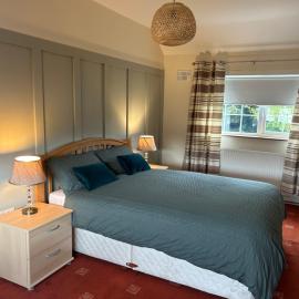 2 Bed house 15 mins City and Airport Full kitchen Newly decorated bedroom Private Parking