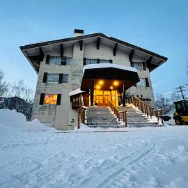 志賀 石の湯ホテル, hotelli kohteessa Yamanouchi