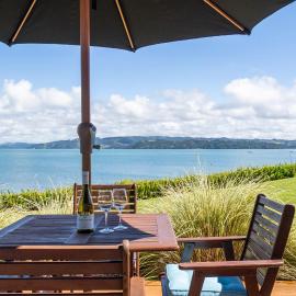 Harbourside Getaway, hotel in One Tree Point