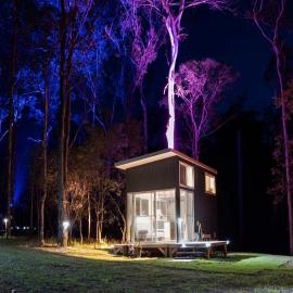 Hidden Camp's Loft House by Tiny Away, Hotel in Kanighan
