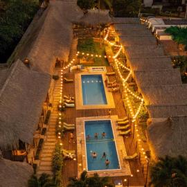 Tiki Hut Hostel, khách sạn ở Palomino