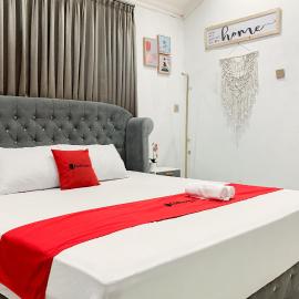 RedDoorz at Villa Zea Sayangheulang Garut, ξενοδοχείο σε Cilauteureun