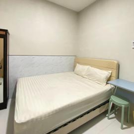 Modern Stay near Roxy Mall Jember RedPartner, ξενοδοχείο σε Panti