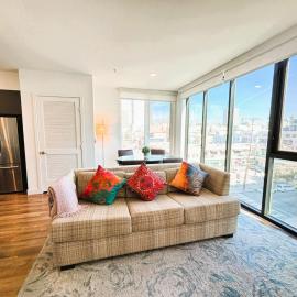 Boutique KTown Stays With Breathtaking Rooftop Views, Hotel in Los Angeles