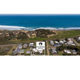 Phillip Island Hot Springs Retreat, hotel en Surf Beach