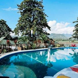 Sunrise Garden Lake Resort, hotel i Lahit