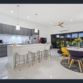 The Marina Penthouse Bellerive Quay, hotel a Bellerive