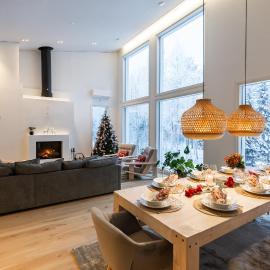 Villa Lumossa - Lakeside Luxury with unique privacy, hotel in Rovaniemi