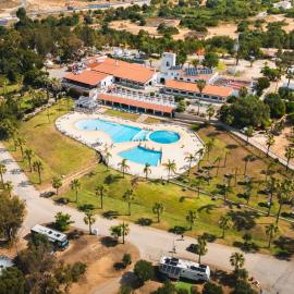 HolaCamp Albufeira, Hotel in Albufeira