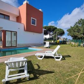 Villa Lou-One, hotell i Casal do Narcizo