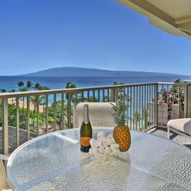 Whaler 859 BeachFront Luxury Condo w Ocean Views, хотел в Лахайна