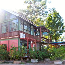 Phu Mi Lum Nao house by Nasi Jampu, Chiang Mai, מלון בBan Doi Yao