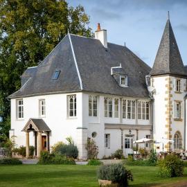 Le château: Souvigny şehrinde bir otel