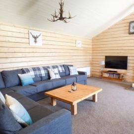 Deer Cabin-hot tub-dog friendly-mountain view, hotel in Llanbrynmair