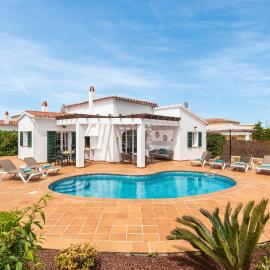 Villa Sara by Escape Home, hotel em Alaior