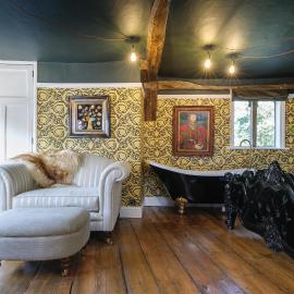 Luxury Rock & Roll Suite in Manor House, hotel in Saffron Walden