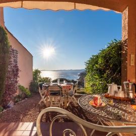 Boulouris Panorama - Vue sur la Mer, Hotel in Saint-Raphaël