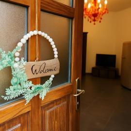 La Casita di Sopra , Spacious 2 Bedroom Apartment, con self check-in, Hotel in Caprie