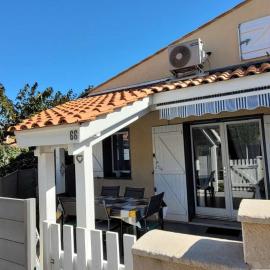 Jolie maison d'angle pour 5 couchages, clim etage, Residence LE VILLAGE DE LA MER seulement 100m de la plage de PORTIRAGNES LRVM66