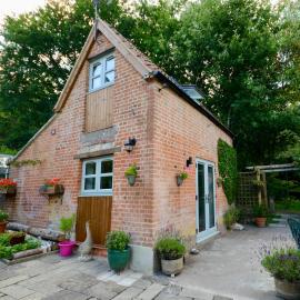 The Old Pigsty - Romantic Dorset Retreat for Two, hotel di Buckland Newton