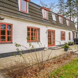 Holiday Home Eva - 9km to the fjord by Interhome, hotell i Brovst