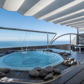 Ático con jacuzzi frente al mar de 2 habitaciones, hotel in Santa Úrsula