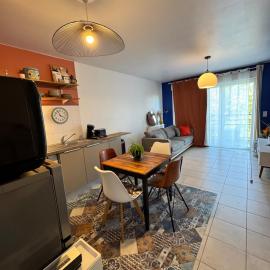Small 2 room cocoon in a luxury building, hotel sa Lognes