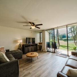 Sea Breeze Retreat golf course front, Hotel in Kahuku