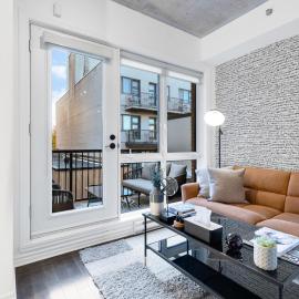 Pristine Parc Avenue Pad With Parking