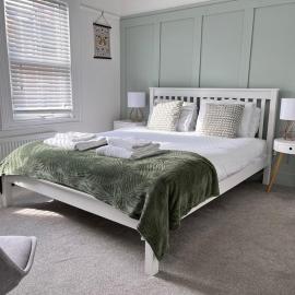 Stylish Caversham Town-House Free Parking & Garden, Hotel in Caversham