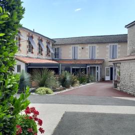 CIT'HOTEL Le Commerce, hotel in Saujon