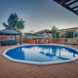 5BD-3BA in the Heart of Dallas wit Pool & Hot Tub