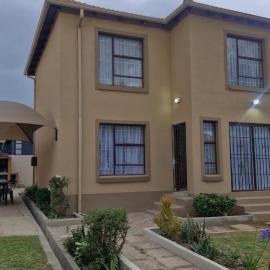 Nkwe Guesthouse, hotel a Roodepoort