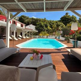 Spacieuse VILLA COROSSOL avec piscine et jeux extérieurs