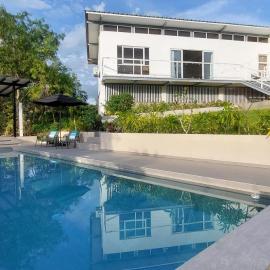 Kalma - 2 Bedroom Villa with Private Pool, hotel i Santander