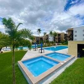 Apartamento con piscinas y jacuzzi, hotel in La Tebaida