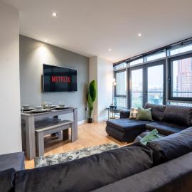 Leeds City Centre 2BR Balcony Sleeps 6, hotel in Central Station