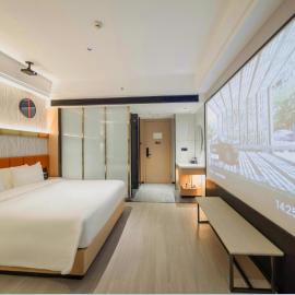 Huanman Hotel Huarong People's Square Branch, hotel di Huarong