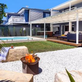 35 South - Pet Friendly Beach House with Pool, Spa, hotel in Vincentia