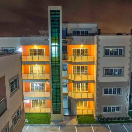 Nkrabea Royal Apartment, hotell i Trofwi