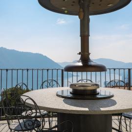 Villa Kirivangio with Pool & SPA, hotel Cernobbióban