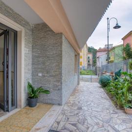 2 Bedroom Stunning Apartment In Deiva Marina, hotel in Deiva Marina