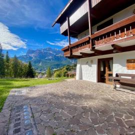 Charming ground floor flat with mountain views