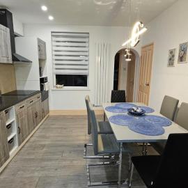 Jasmin's House, 3 bedrooms, 2 bathrooms, hotel i Northampton